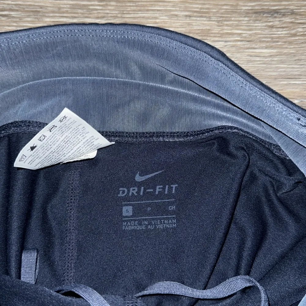 Nike Dry Fit Cropped Capri Leggings - Image 4