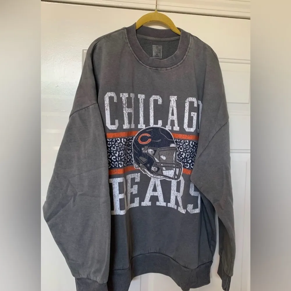 Chicago Bears Women's NFL Gameday Couture Gray Crew Neck Sweater in Size Small - Image 4