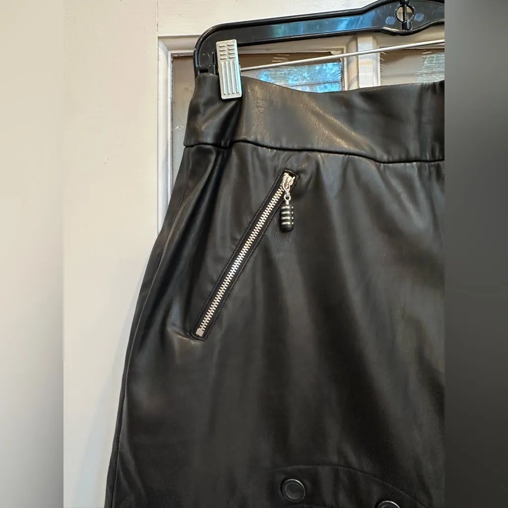 Jamie Sadock Black Faux Leather Edgy Golf Skirt Punk Retro Funky Size 8 Medium - Image 3