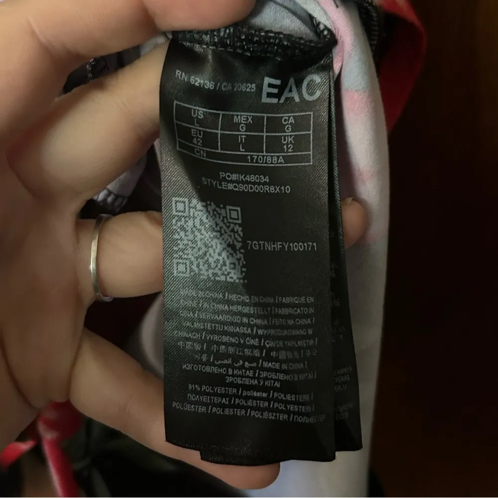 Guess size L floral polka dot super soft Romper w/pockets - Image 9