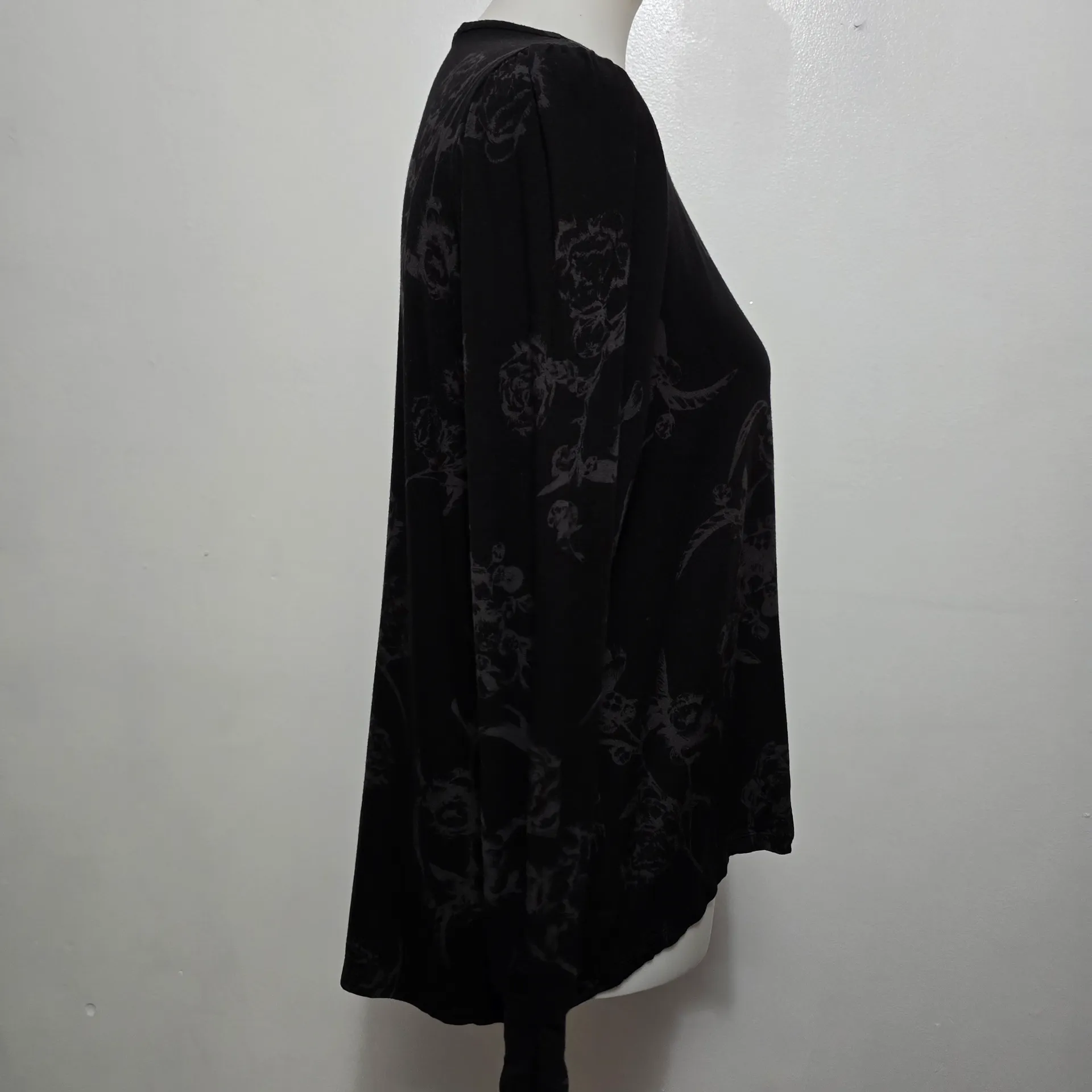 Obey No 89 Black & Gray Floral Keyhole Knit Long Sleeve Top Size XS - Image 4