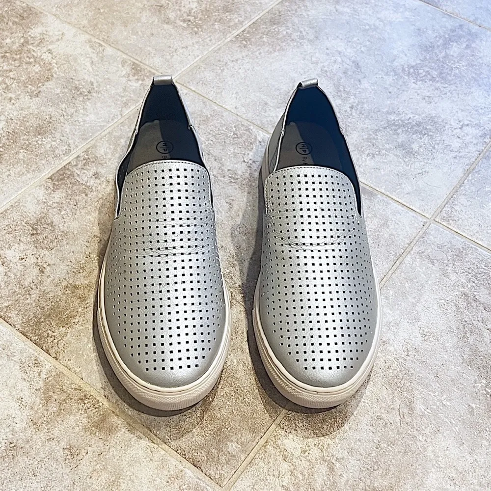🆕 Hush Puppies Manda perforated leather slip on sneakers flats silver si… - Image 2