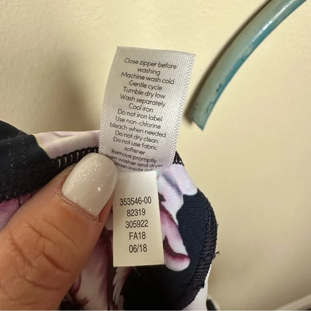 Athleta Run Free Pink Black Floral 7/8 Leggings Running Yoga Sz M - Image 6