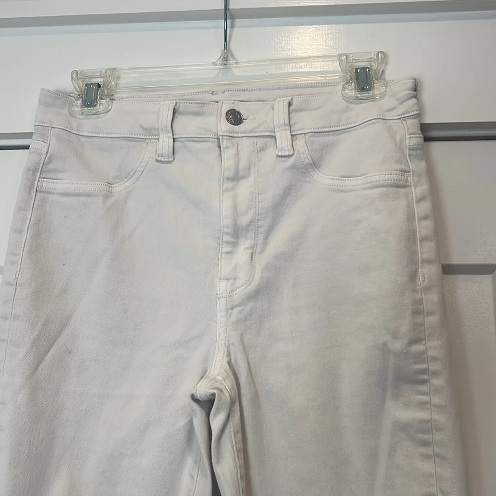 American Eagle White distressed super hi rise jegging  Jeans size 8 regular. - Image 2