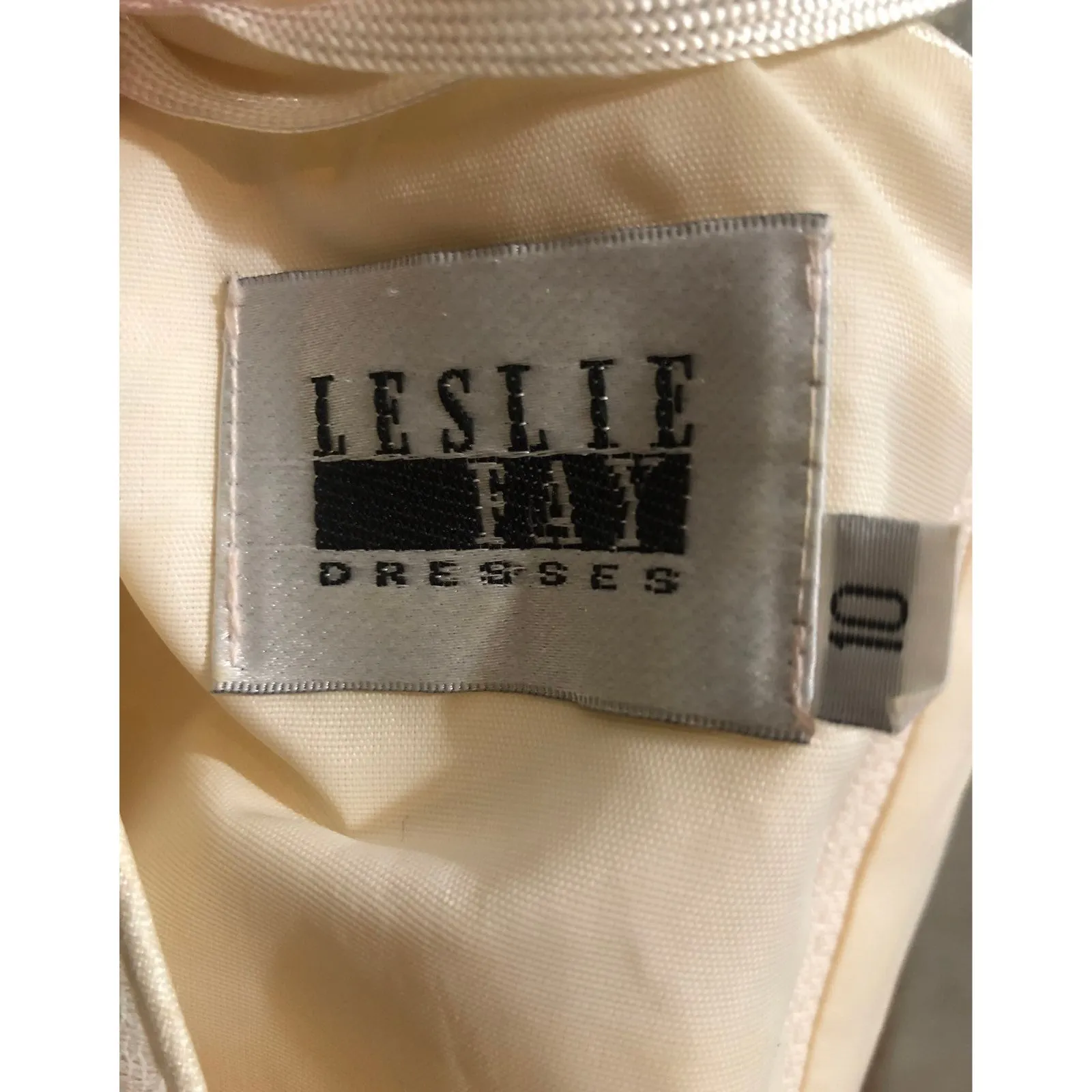 Vintage 1980s Leslie Fay Ivory Lace Bow Formal Dress size medium - Image 13