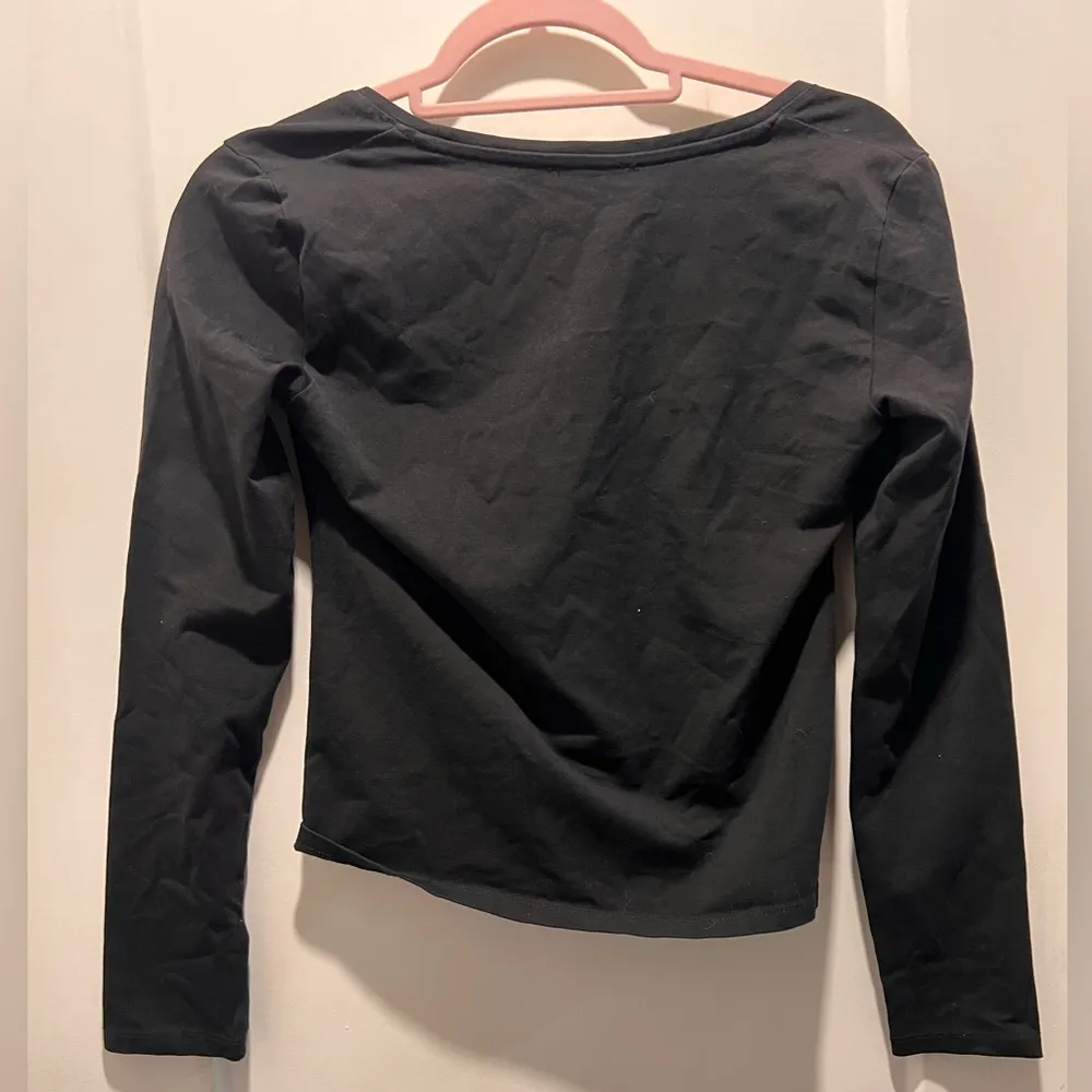 EUC classic black comfy T Shirt. Super stretchy! Size S - Image 2