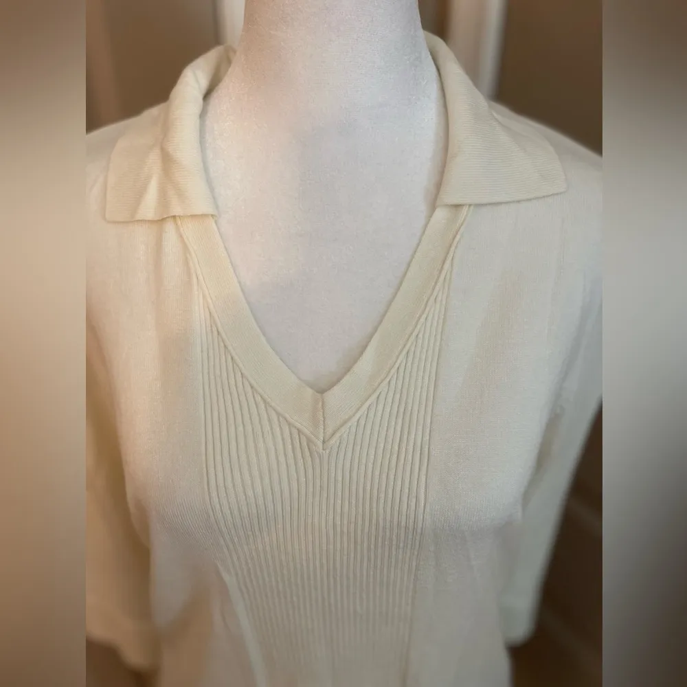Evan-Picone cream rayon blend knit 3/4 sleeve ribbed v-neck collared sweater. L - Image 2