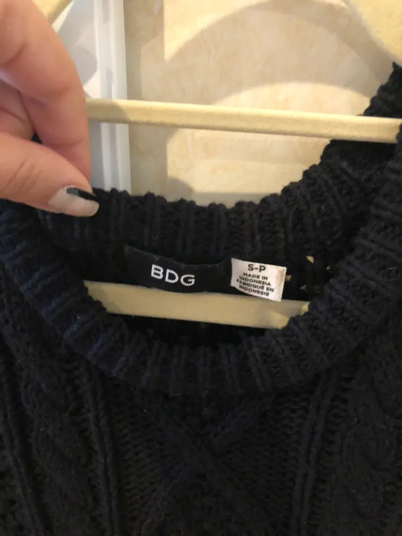 BDG Cable-Knit Cropped Sweater - Image 5