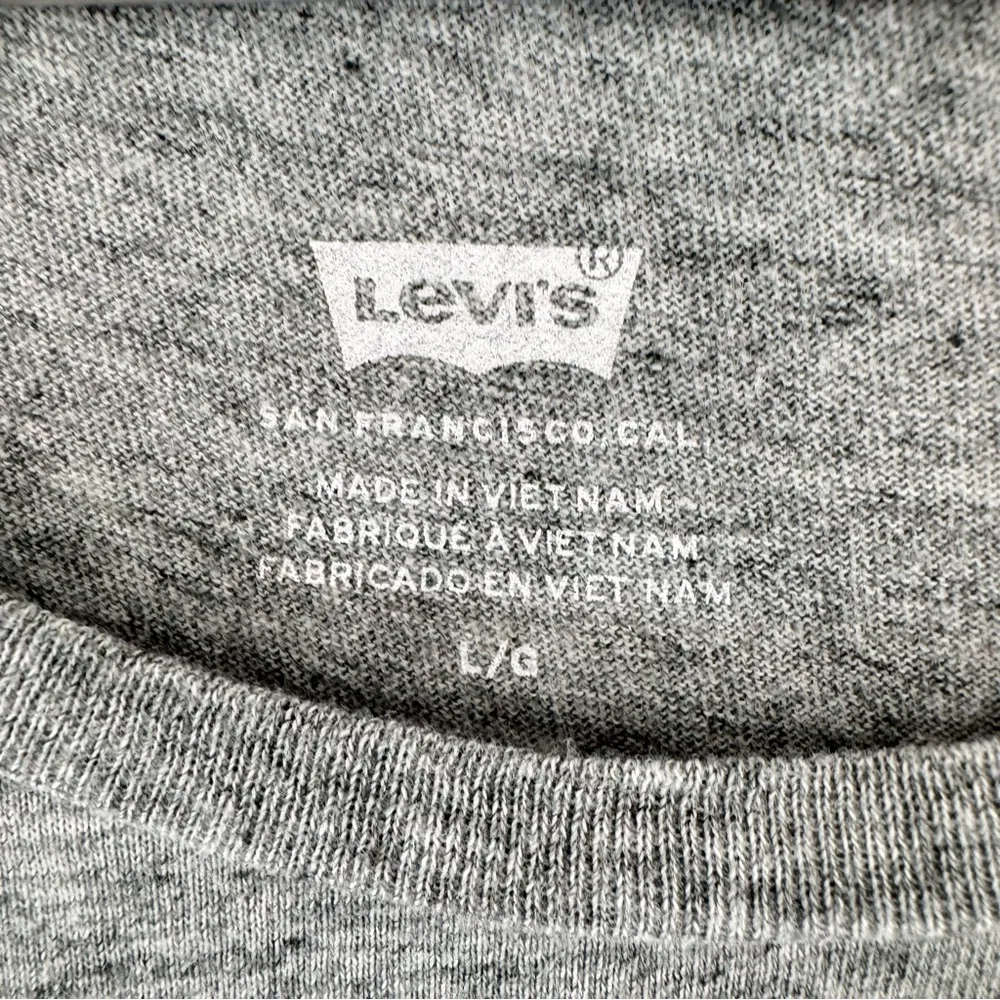 Levi’s Heather Gray Red Blue & Black Center Logo Crewneck Tee Lady’s Cut - Image 5