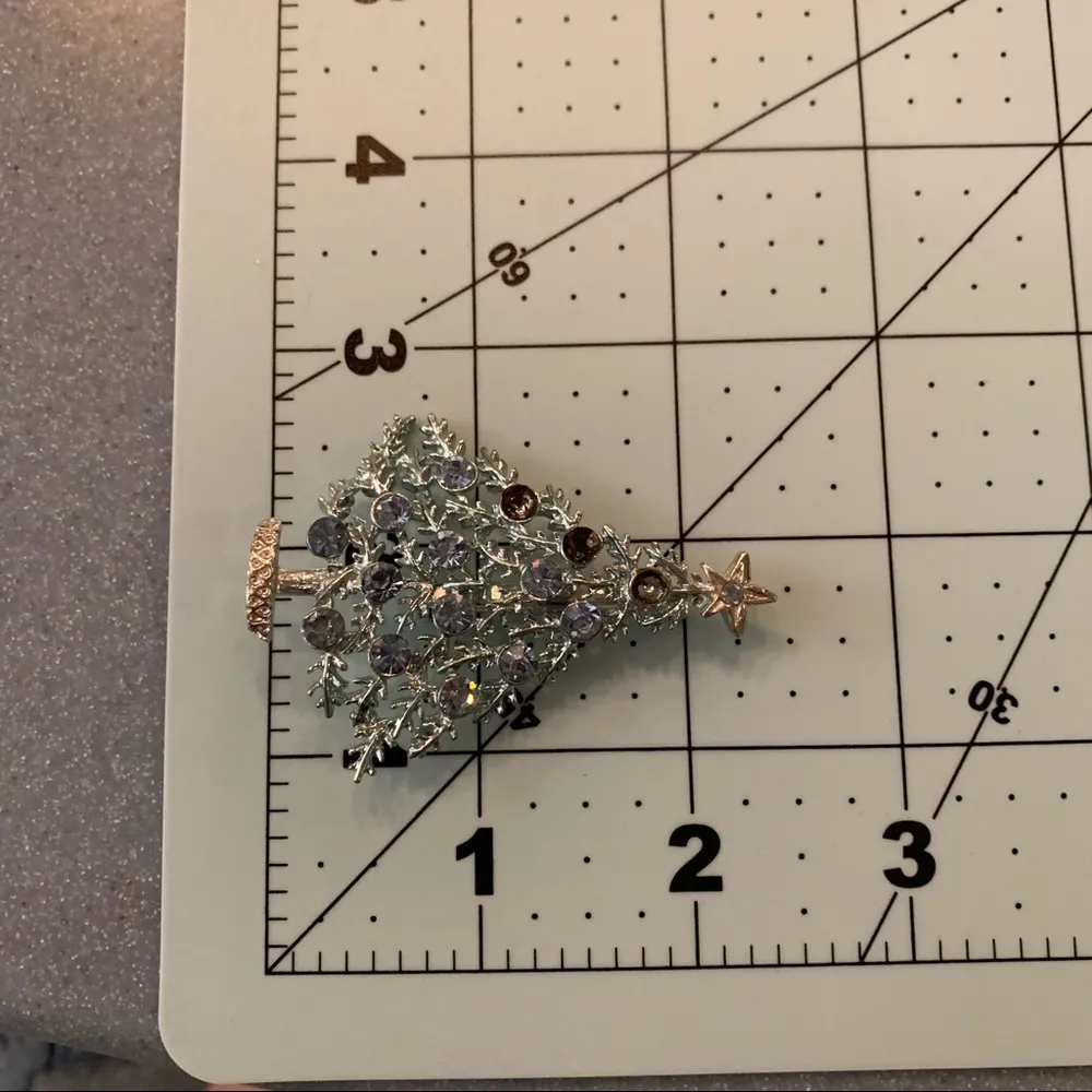 Vintage Blue & Silver Christmas Tree Brooch/Pin Blue Rhinestones - Image 7