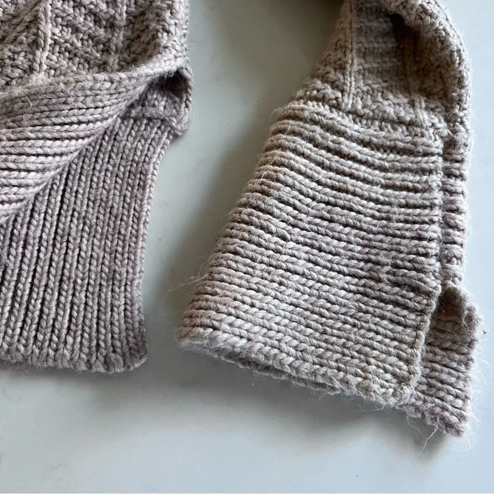 H&M ecru neutral boxy wool blend crewneck sweater size XS - Image 3