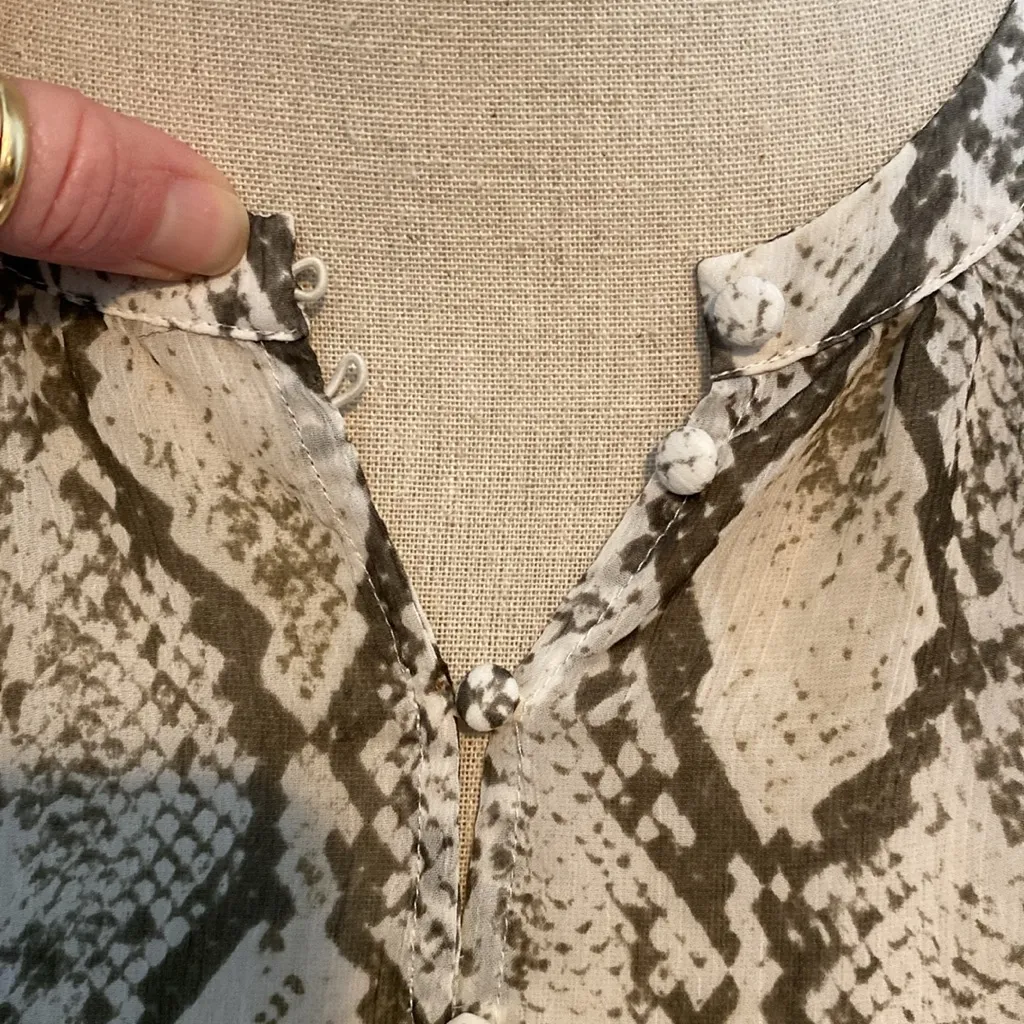 3 EXPRESS Portofino Snake Animal Print Black Cream Puff Sleeves Button Sheer XS - Image 4