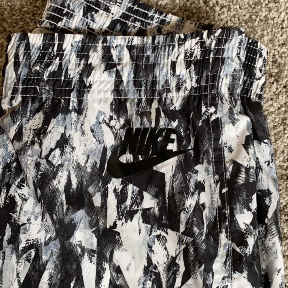 Nike  Joggers - Image 3