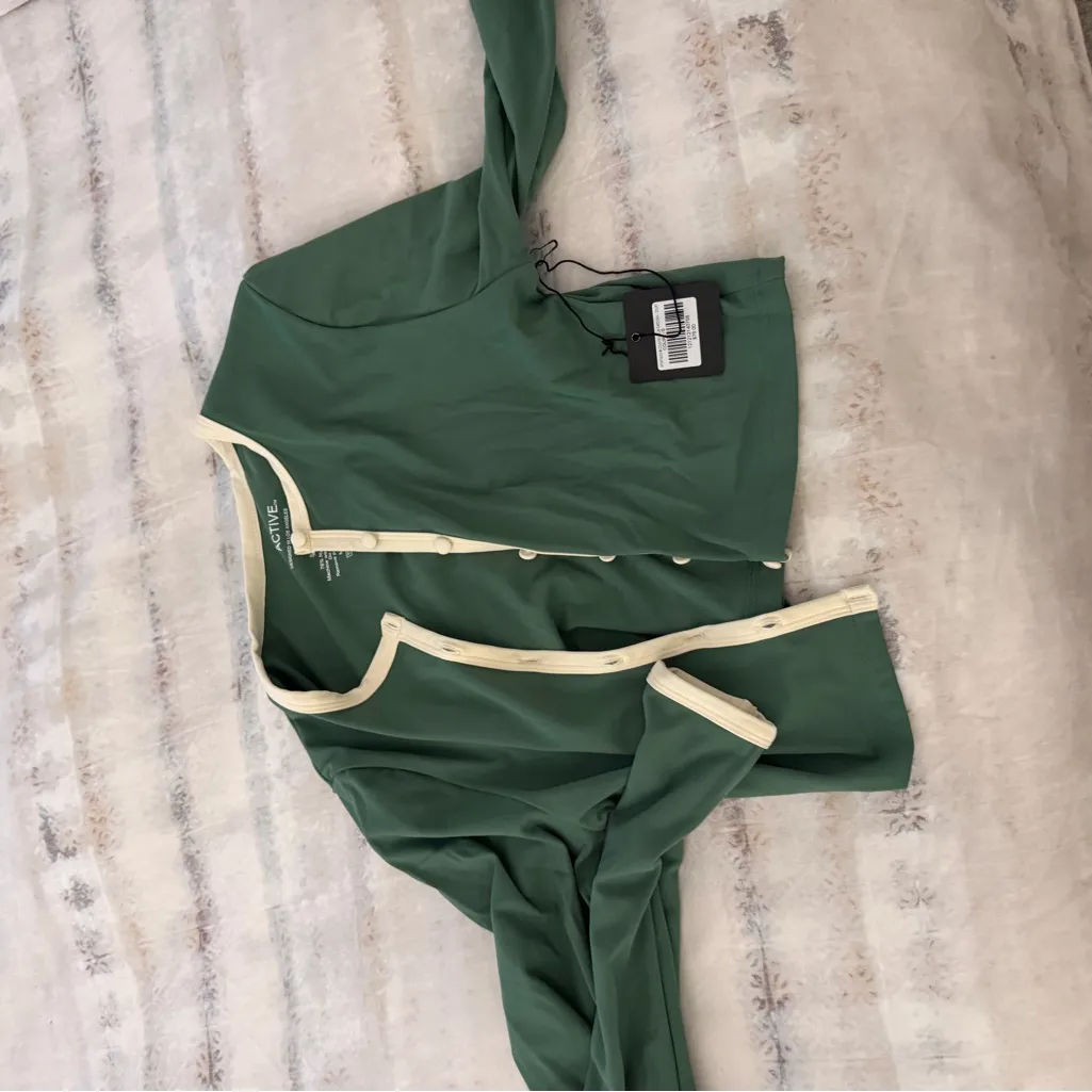 Set Active : Green Cardigan with Cream Trim - Image 2