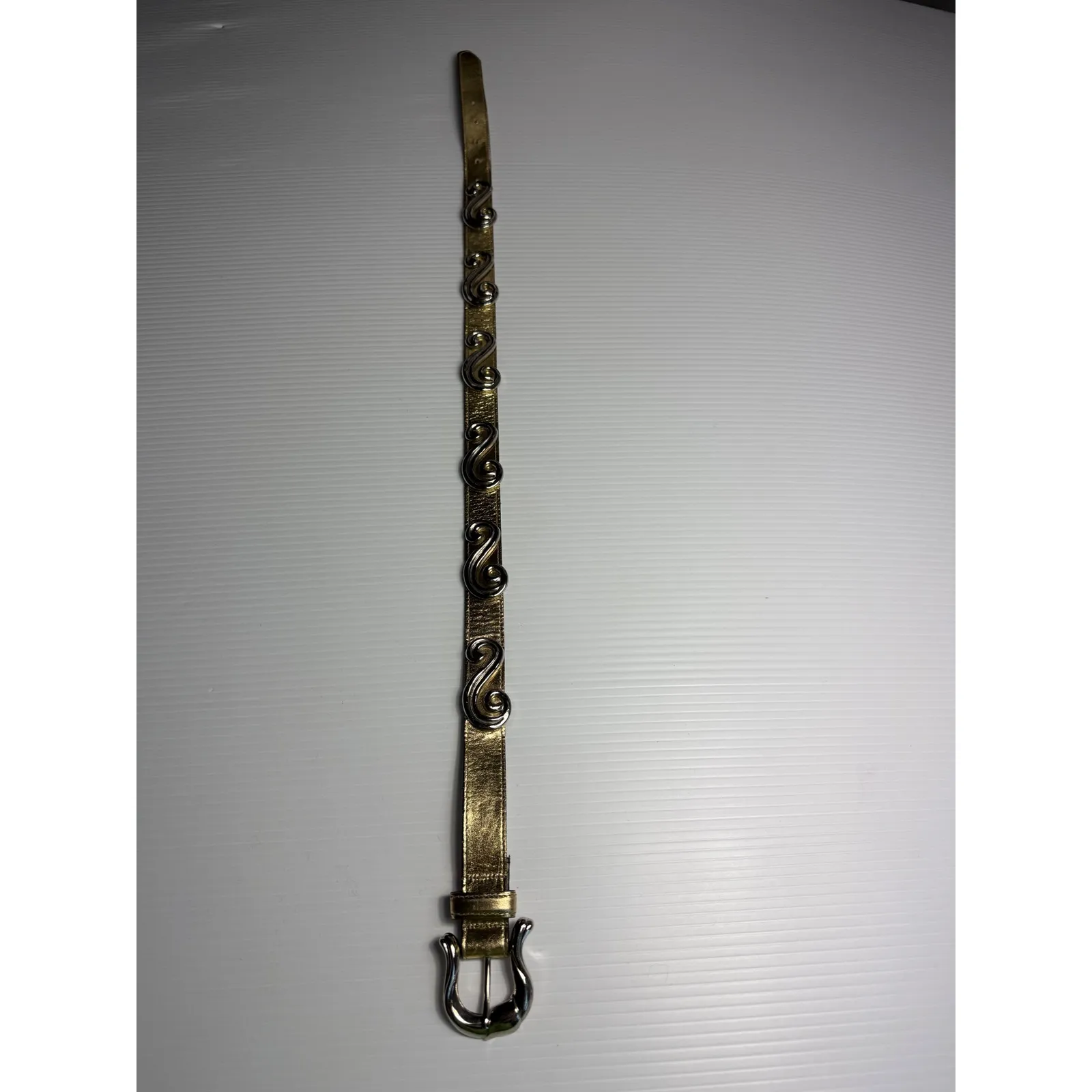 The Avignon Genuine Leather Gold Tone‎ Belt with Ornate Buckle Women's Small - Image 2