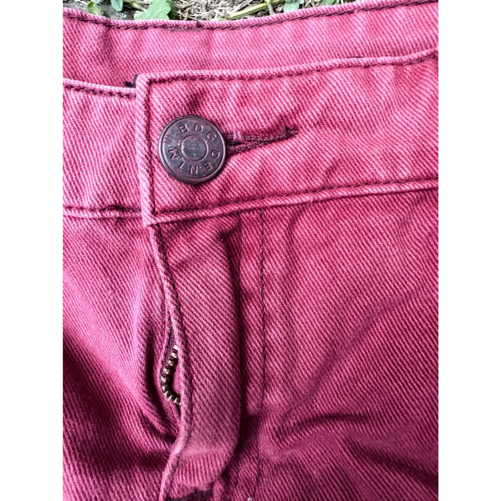 BDG Low Rise Dolphin Denim Shorts Women's 29 Burgundy Distressed‎ Frayed Hem - Image 2