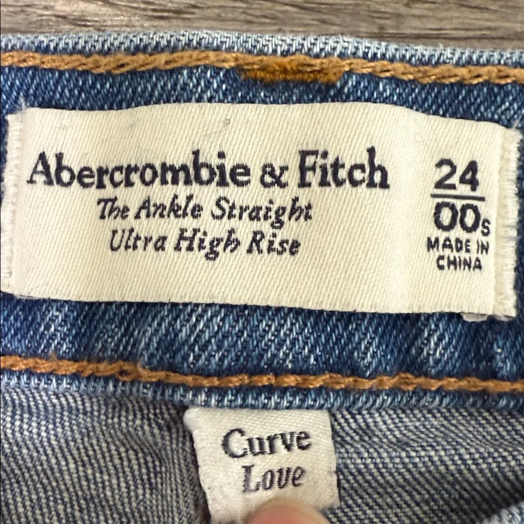 Abercrombie & Fitch Curve Love, The Ankle Straight Leg Ultra High Rise Jeans - Image 7