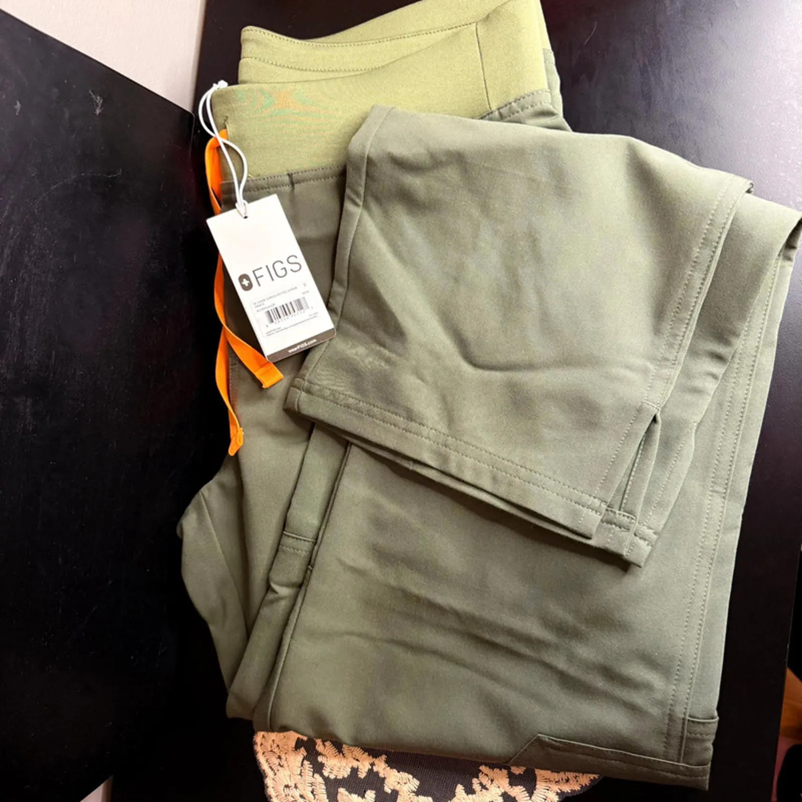 FIGS Women’s Kade Cargo Scrub Pants | Moss Green | Small | NWT - Image 3