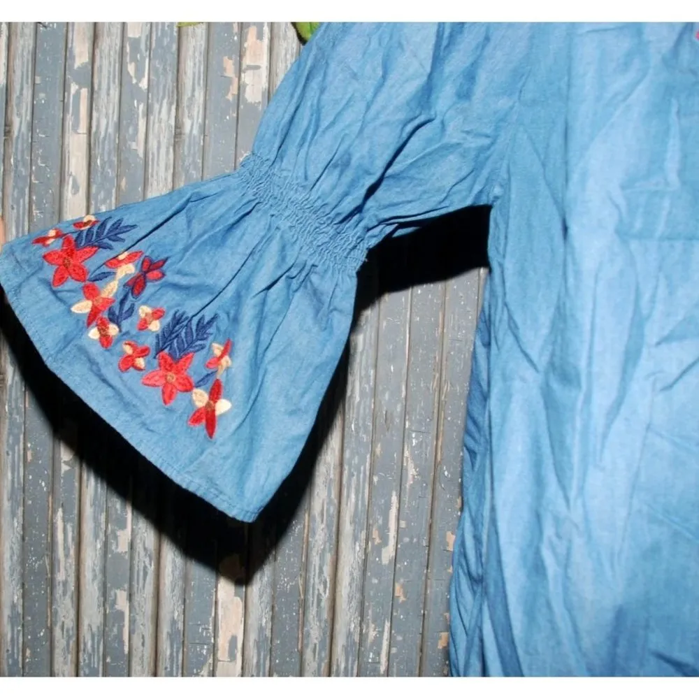 Southern Stitch Blue Blouse Shirt Top Size XL Embroidered Floral Bell Sleeves - Image 5