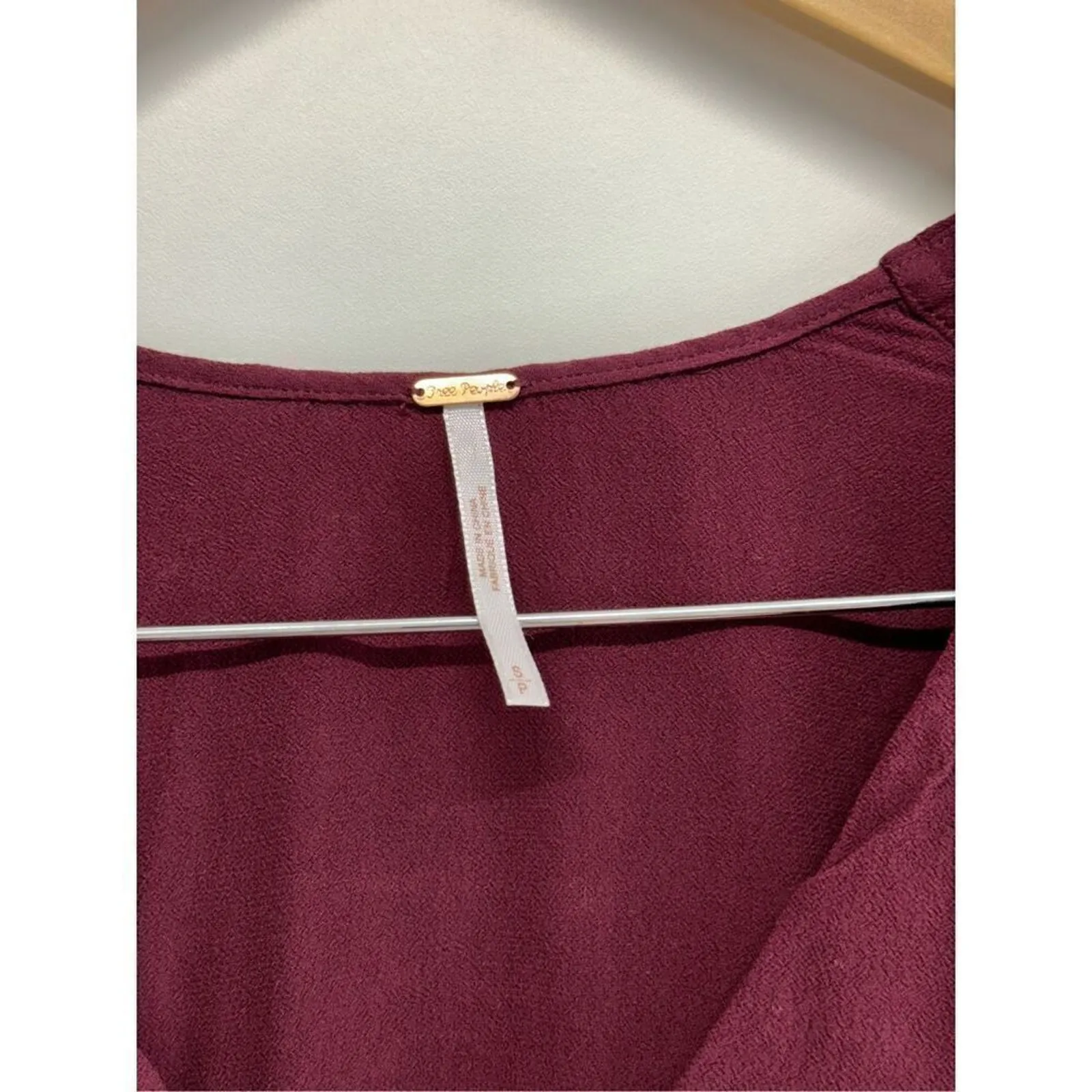 Free People Cropped Top V Neck Size‎ Small Burgundy Bell Sleeve Pullover Style - Image 7