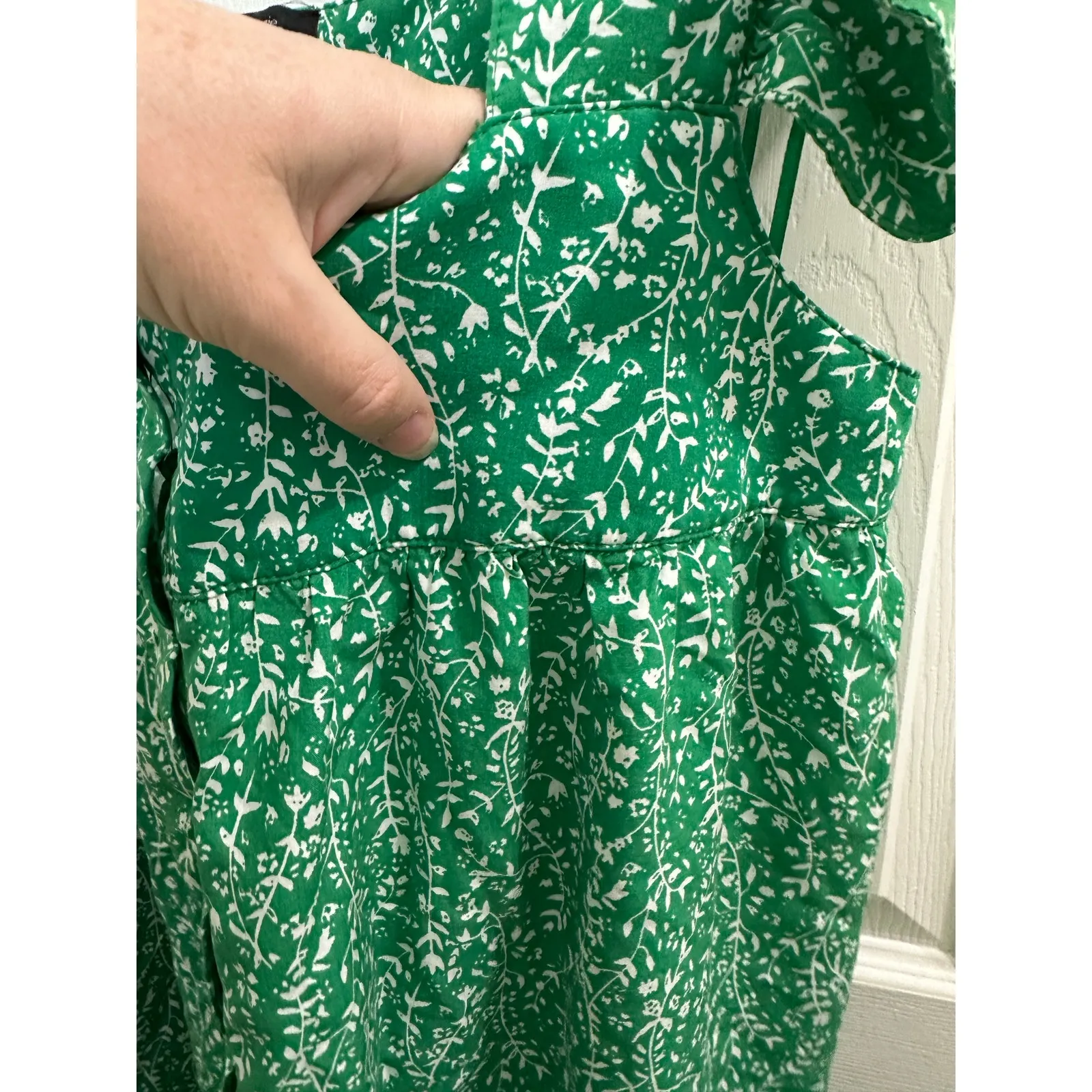 NWT Mackenzie & James Green White Floral Ruffle Blouse M Cottagecore Top Size M - Image 4