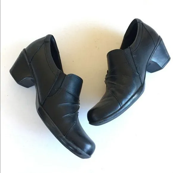 Clarks Black Leather Cloud 2" Heels‎ Womens Size 6M Slip On Shoes - Image 4