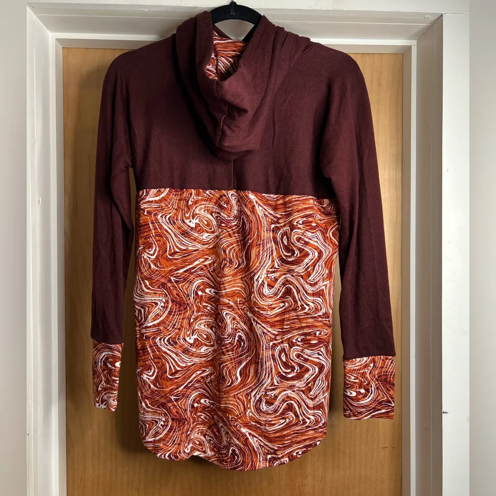 LuLaRoe Women’s Brown Lightweight Hoodie with Orange Swirl Pattern. Size: Small - Image 3