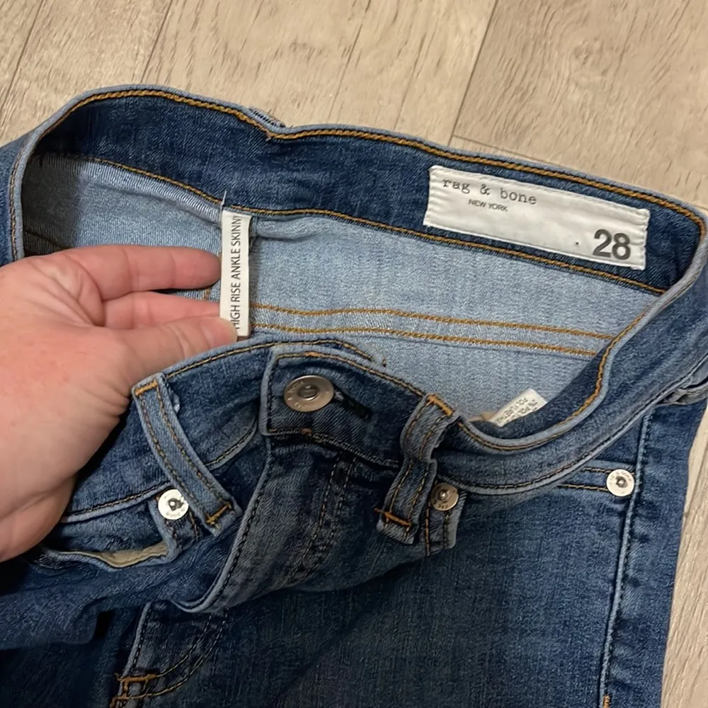 Rag & bone high rise skinny jeans size 28 - Image 4
