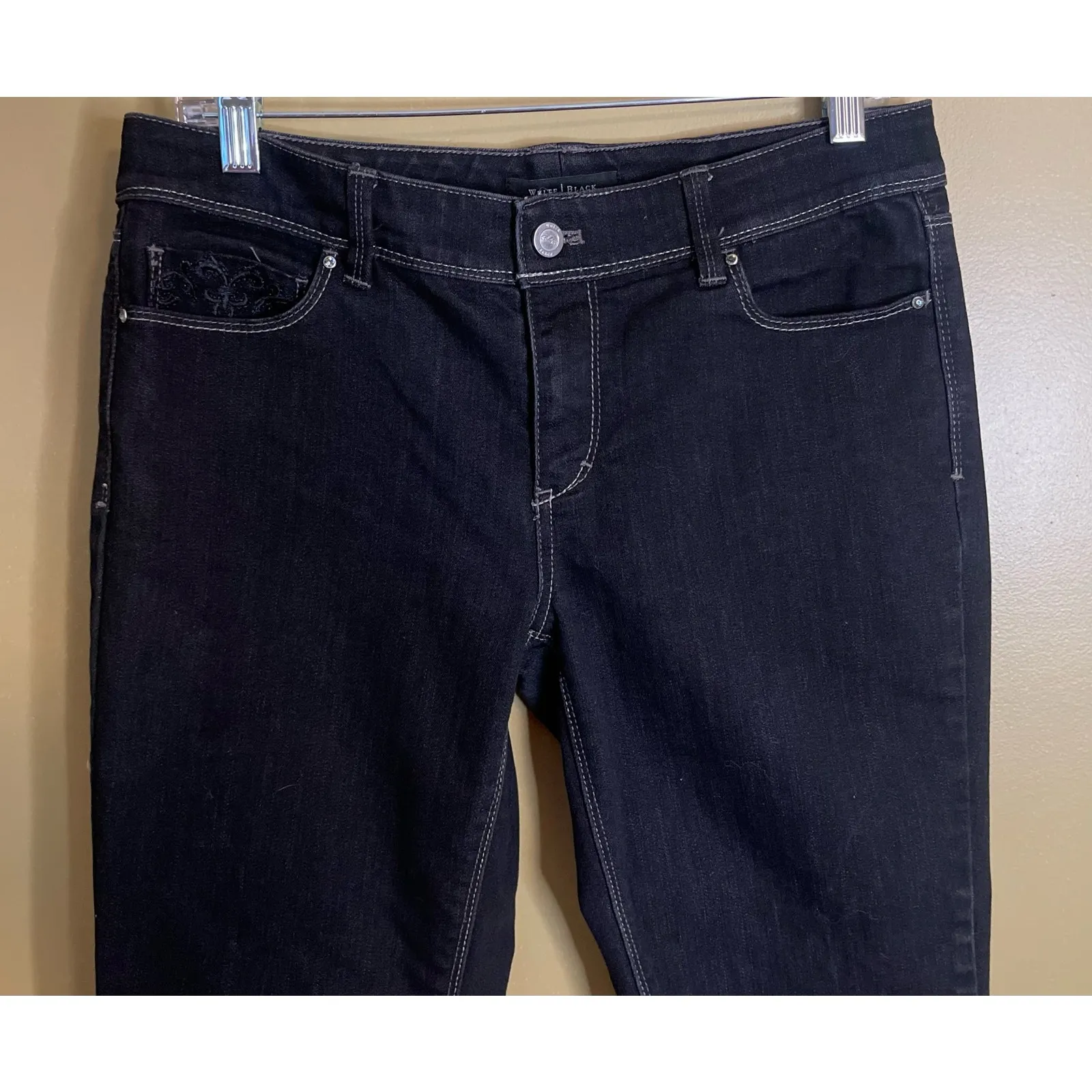 White House Black Market Women's Slim Leg Jeans w/Embroidery on Pockets Size 6R - Image 2
