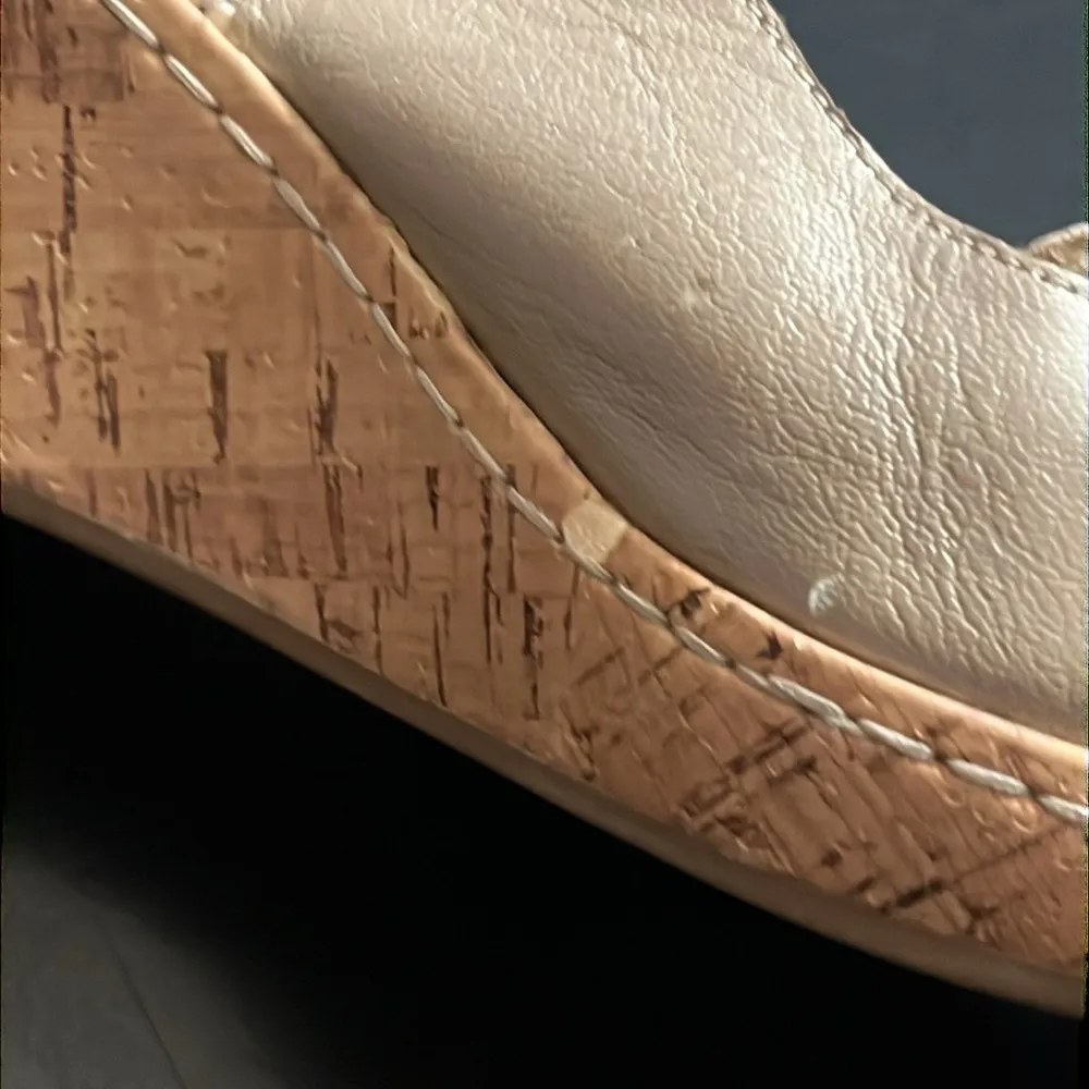 b.o.c. Women's Beige Wedge Sandals Size undefined - Image 12