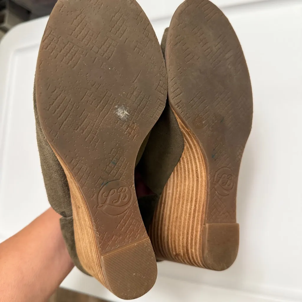 Lucky Brand  7.5 Olive Green Wedge Sandals - Image 7