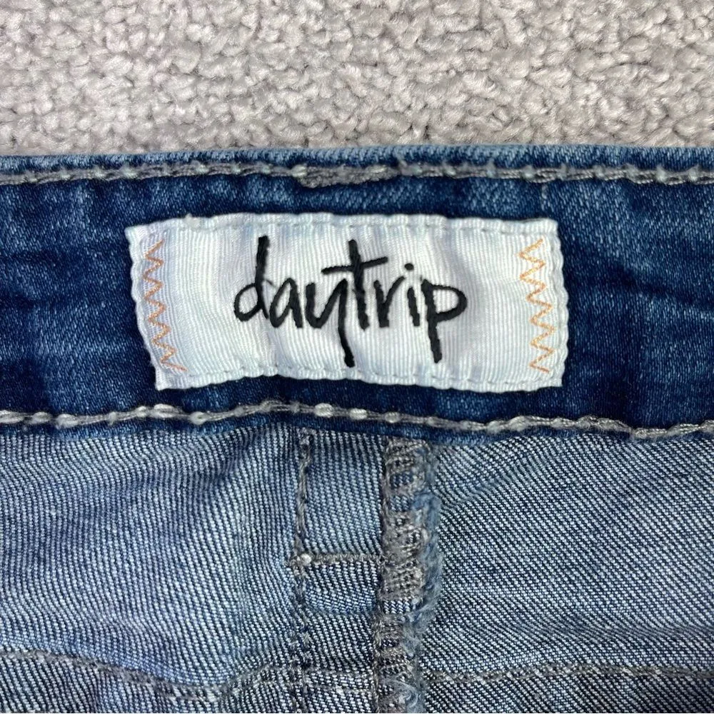 Daytrip Lynx Jeans Women’s 23 Blue Skinny Low Rise Dark Wash Denim Distressed - Image 5