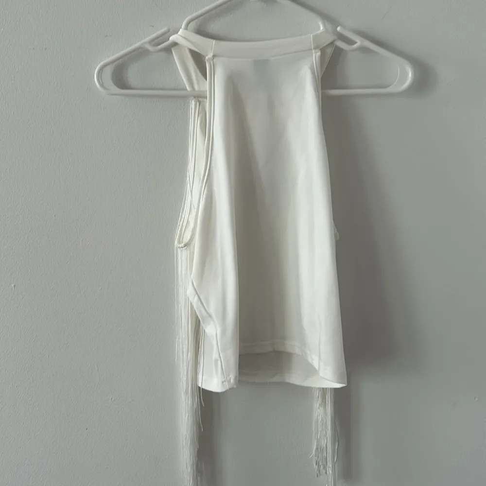 NWT Emery Rose White Round Neck Fringe Bottom Blouse Top Size Medium - Image 4