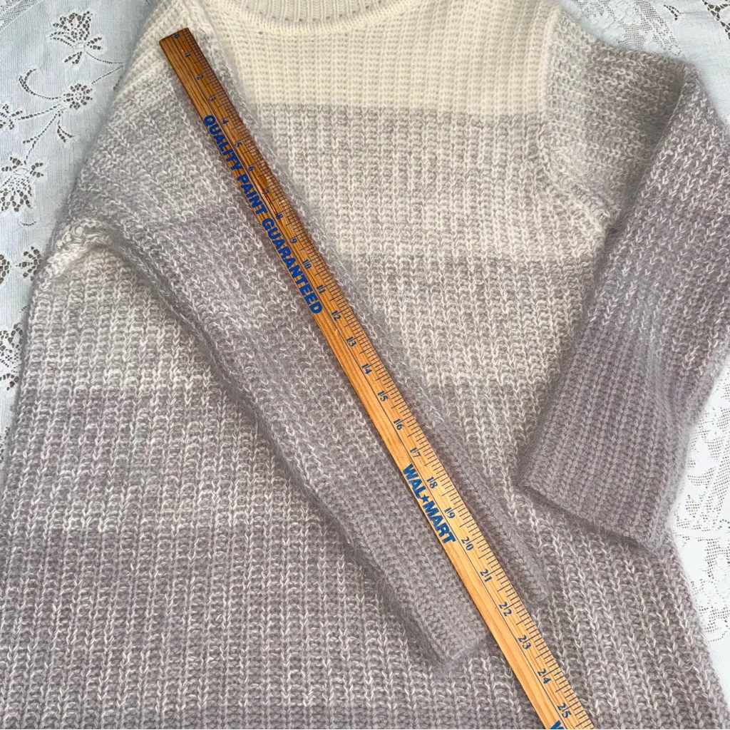 VTG Jones New York Woman’s wool Angora Lambswool Ombré Tunic Sweater Size Medium - Image 5