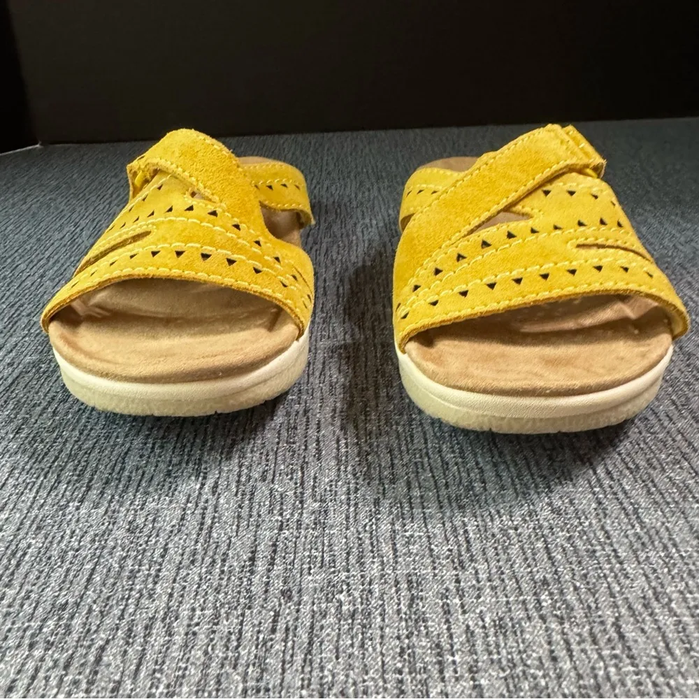 Earth Origins Women’s Suella Slide On Sandals - Image 4