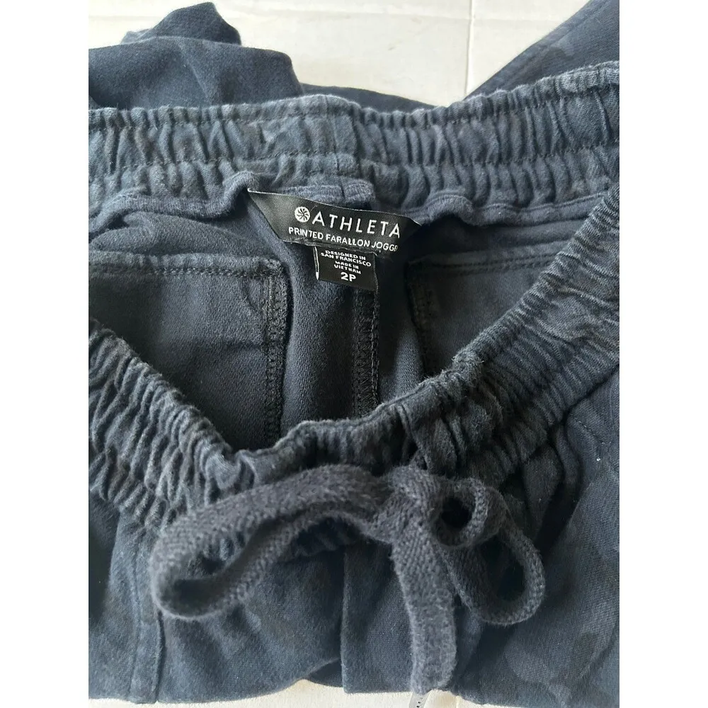Camo Farallon Joggers size 2P - Image 3