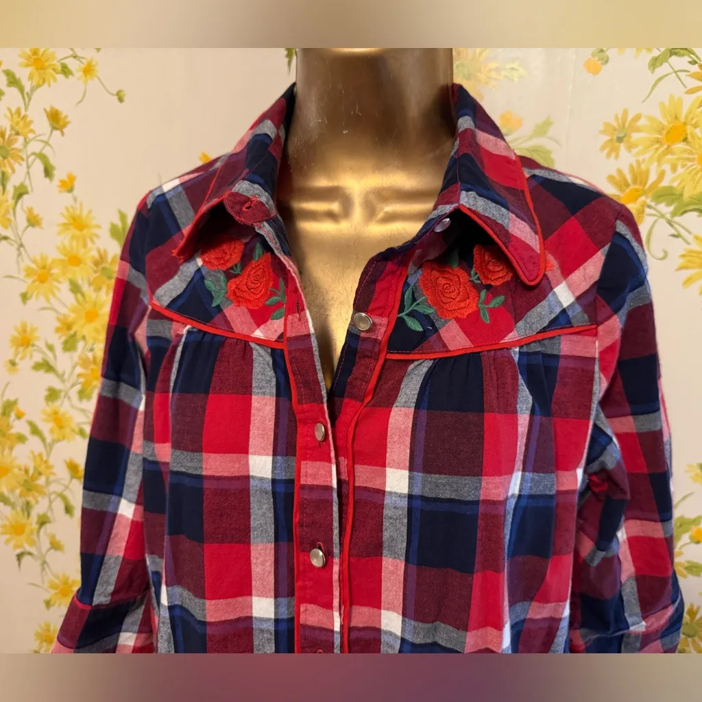 Plaid button up shirt size M Red Size L - Image 2