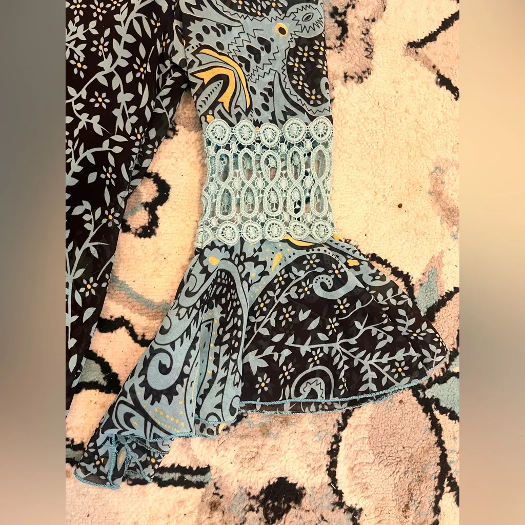 Floral Patterned Bell Sleeve top Black - Image 2