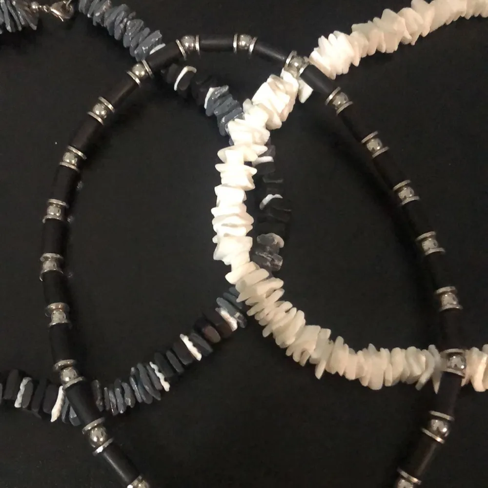 3 beachy necklaces - Image 2