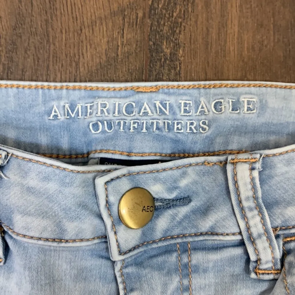 American Eagle Super Super Stretch Hi-Rise Jegging Crop Light Wash Distressed - Image 2