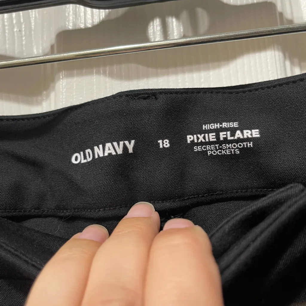 Old Navy Black High Waist Pixie Flare Pants Size 18 NWT - Image 3