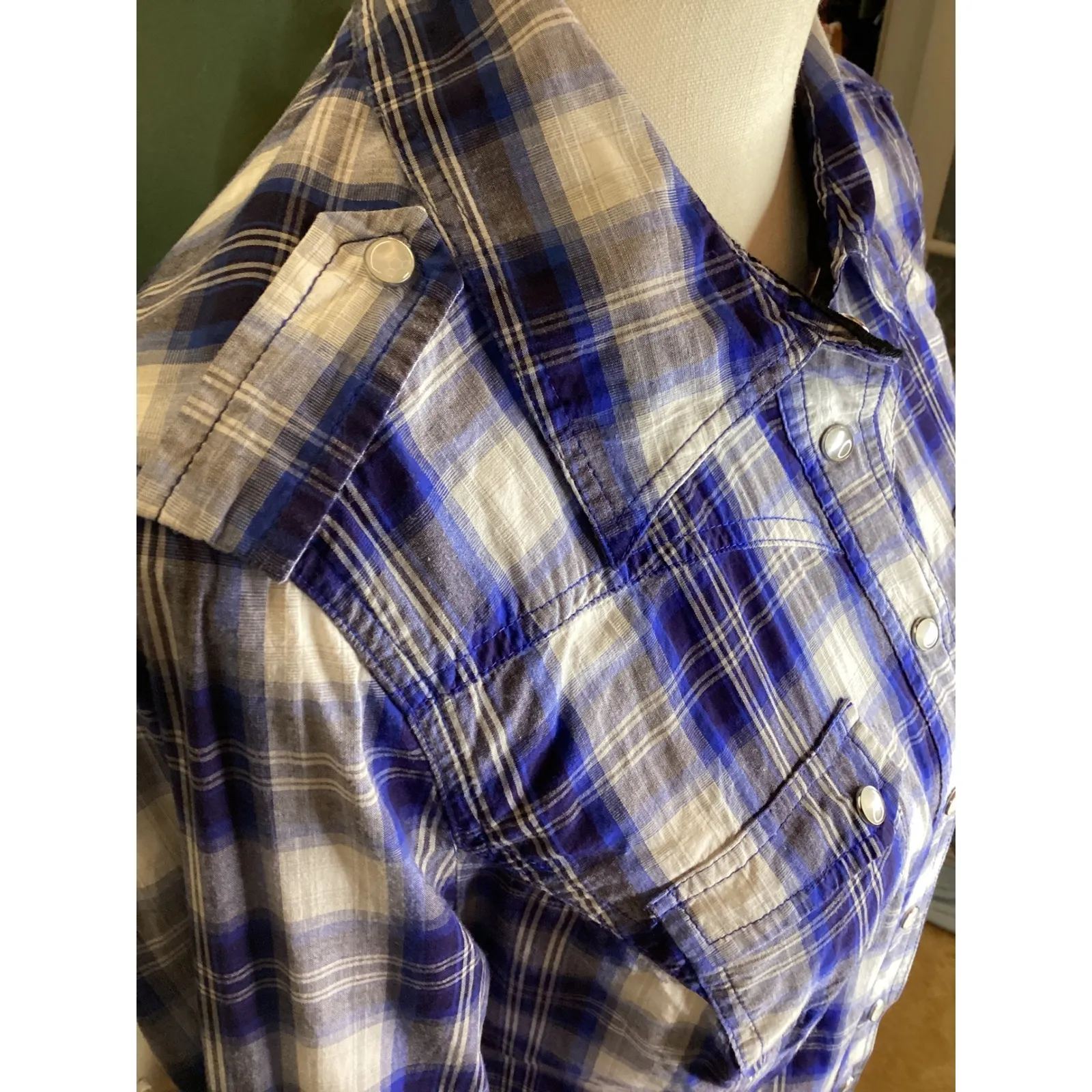 G by Guess Womens Blue Plaid Snap Button Western Shirt Embroidered Size Medium - Image 4