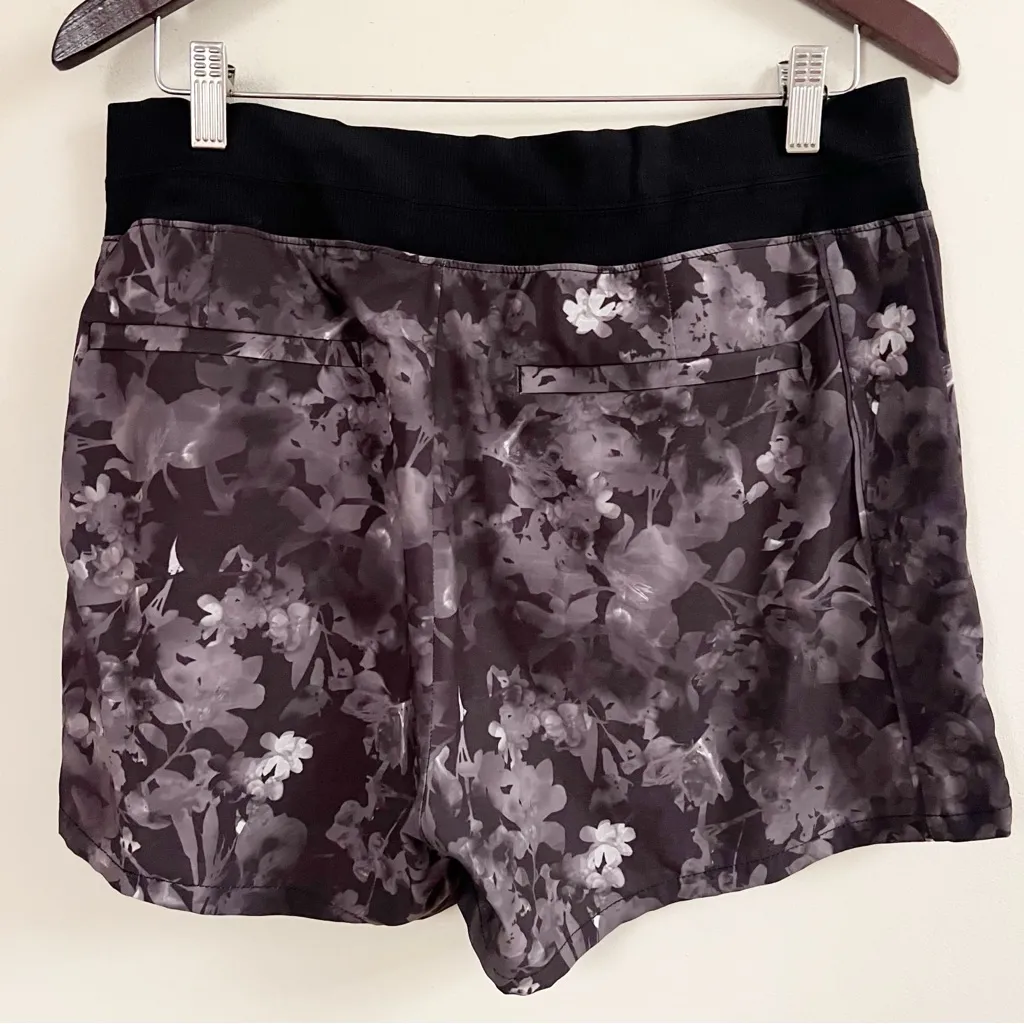 Athleta Women's Size 12 Brooklyn Printed Shorts Purple Black Floral 980415 - Image 6