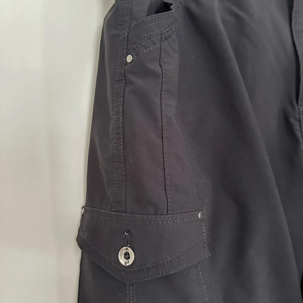 Lee Women’s regular fit 14M Black Canvas Cargo Shorts. Lightweight. Stretch. - Image 10