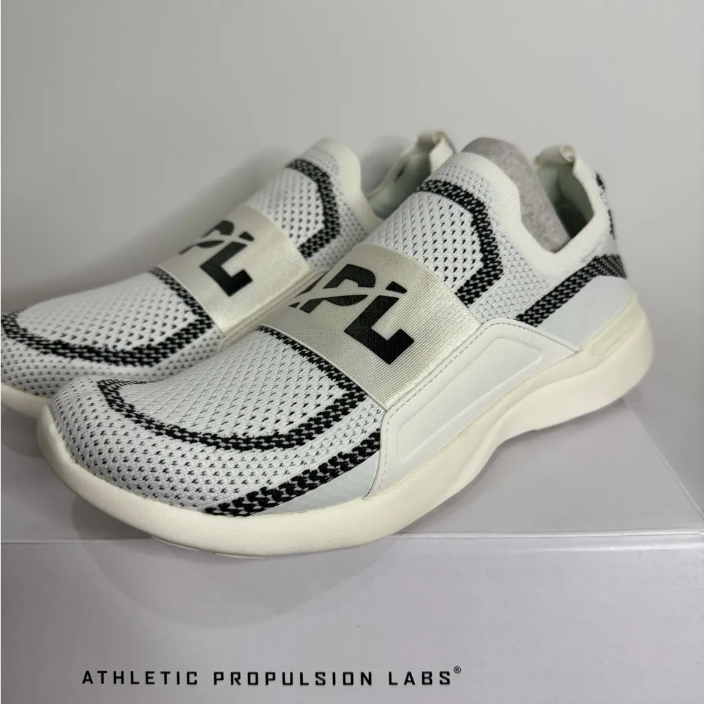 APL Women's Techloom Bliss in Ivory and Dark Army olive green 8 - Image 3