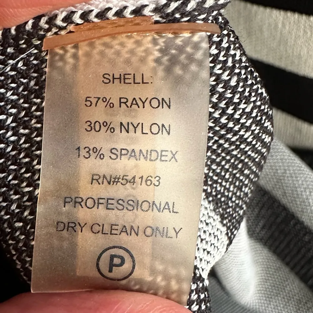 Calvin Klein Black and White Body con Dress size Small EUC - Image 4