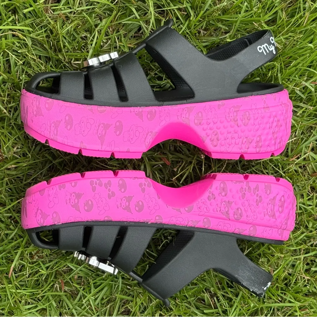 Crocs x Hello Kitty & Friends My Melody and Kuromi Stomp Sandal - Women’s Sz 10 - Image 8