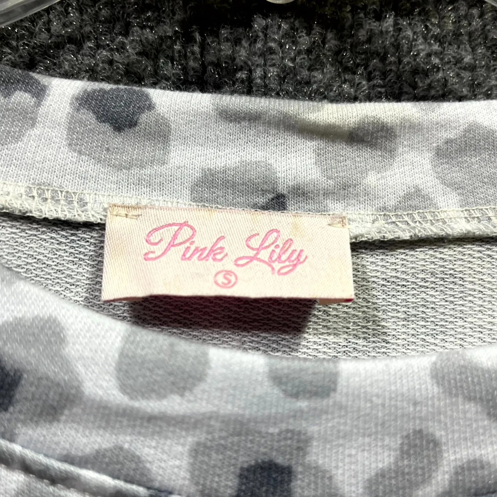 Pink Lily Sweatshirt Womens Small Multicolor Leopard Print Stretch Side Slit - Image 3