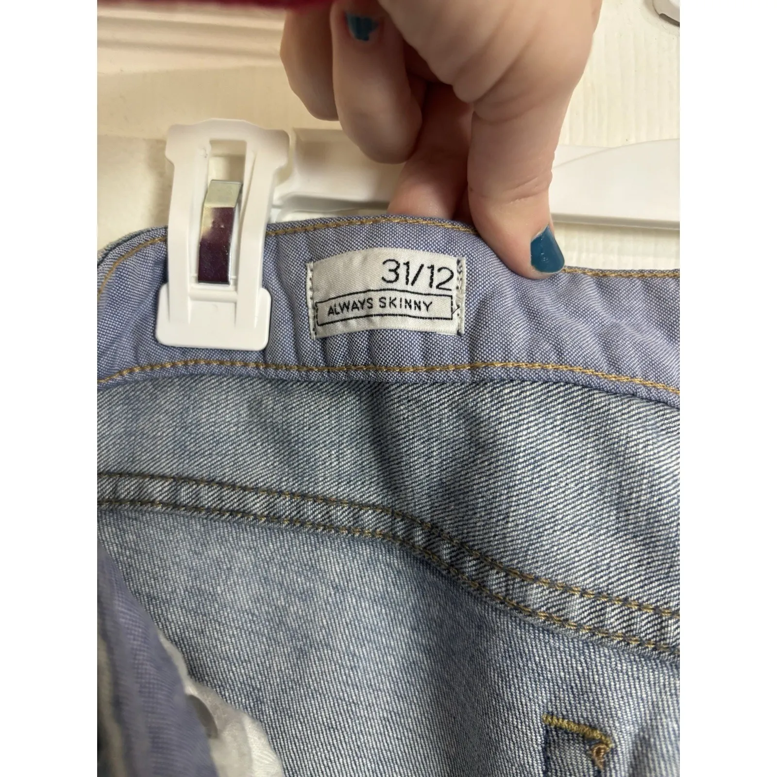 Gap Jeans Medium Wash Always Skinny Size 31/12 Light Distressing Stretch - Image 4