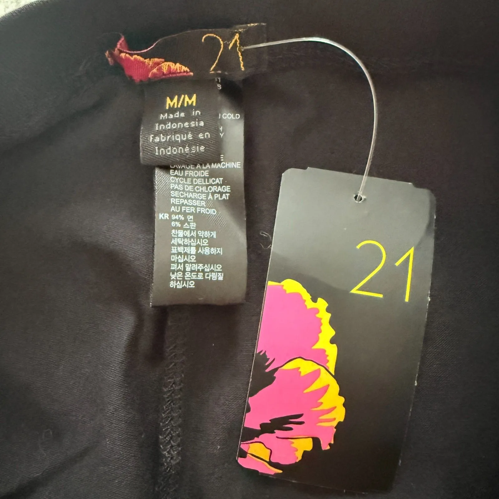 NWT VTG Y2K Forever 21 Black Cropped Capri Leggings Stretchy Comfortable Fit M - Image 5